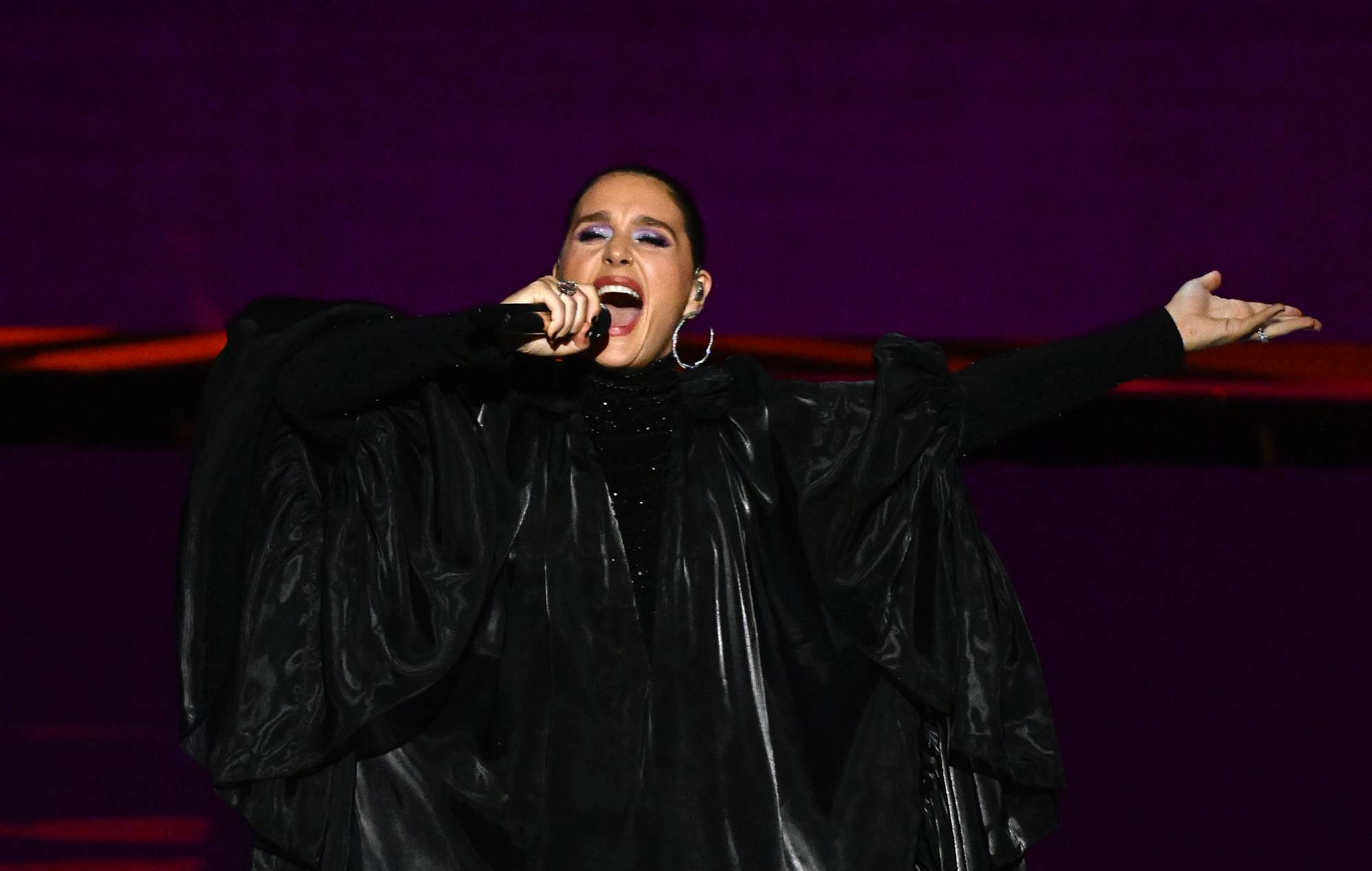 Jessie Ware performs on stage during The Fashion Awards 2022. Credit: Gareth Cattermole